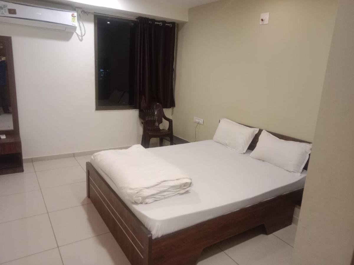 Hotel Shreeji'S Gandhinagar Exteriör bild