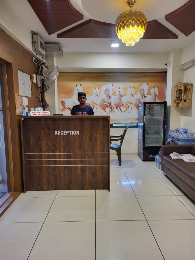Hotel Shreeji'S Gandhinagar Exteriör bild
