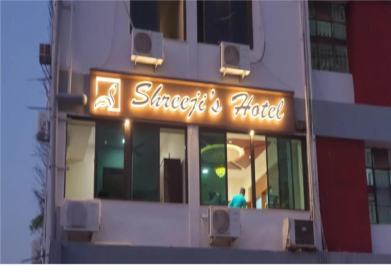 Hotel Shreeji'S Gandhinagar Exteriör bild